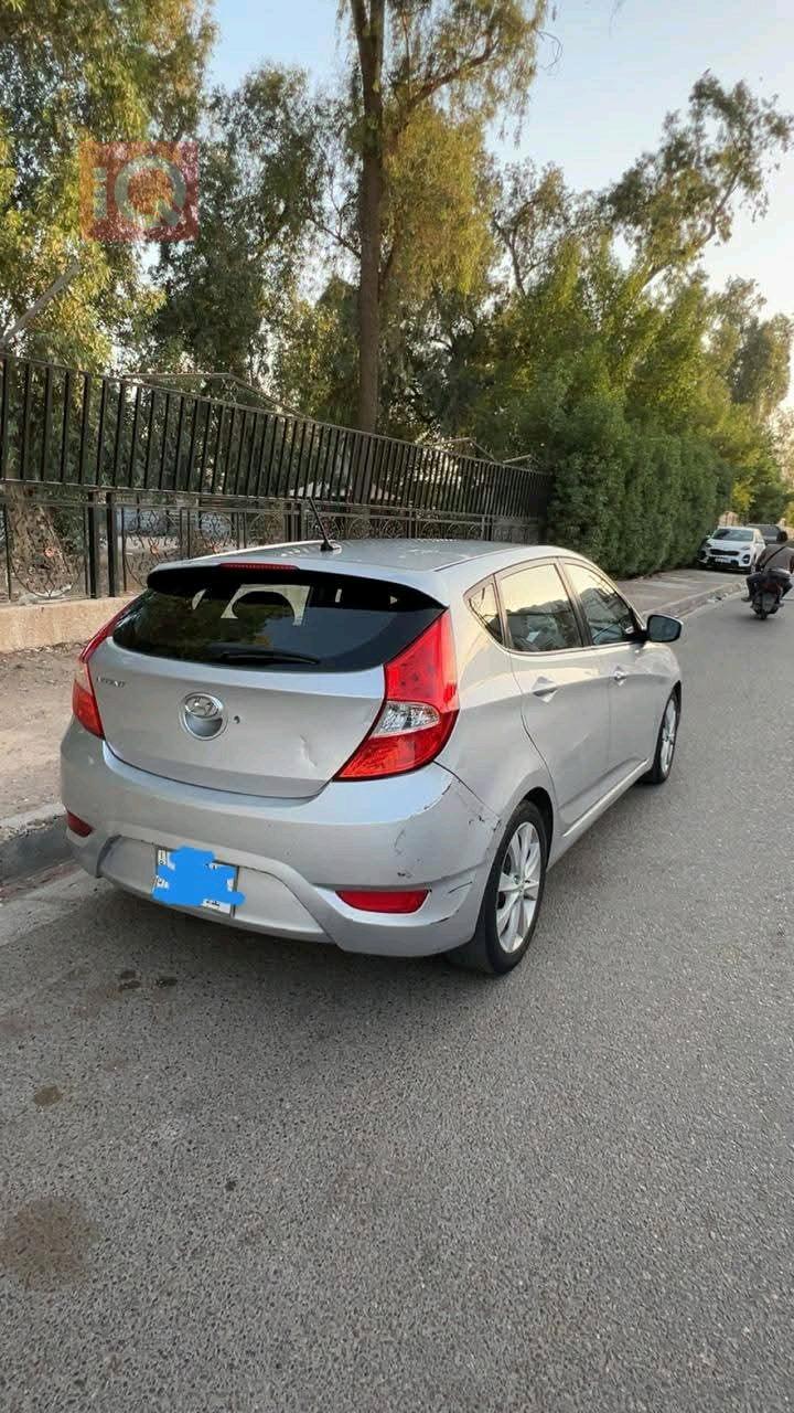 هیوندای ئەکسنت هاچباک